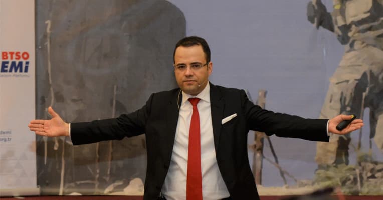 Özgür Demirtaş Neden Bu Kadar Popüler?