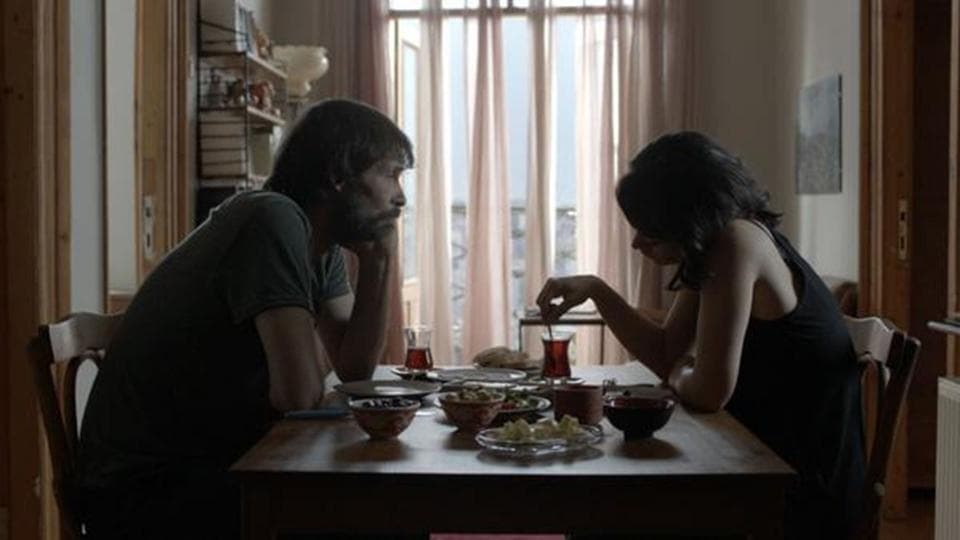 Tek Taraflı Tutku; Müzeyyen