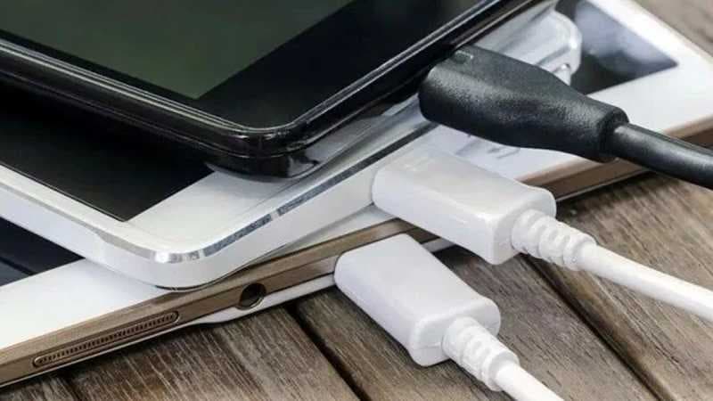 AB, Tüm Cep Telefonları İçin USB-C Bağlantı Noktalarını Zorunlu Kılıyor. Apple, Bu Durumda Ne Yapacak?
