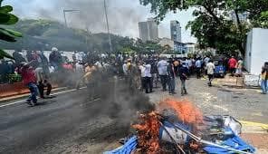 Sri Lanka Cumhurbaşkanı Ülkeden Kaçtıktan Sonra İstifa Etti, Parlamento Yenisini Aramaya Başlayacak