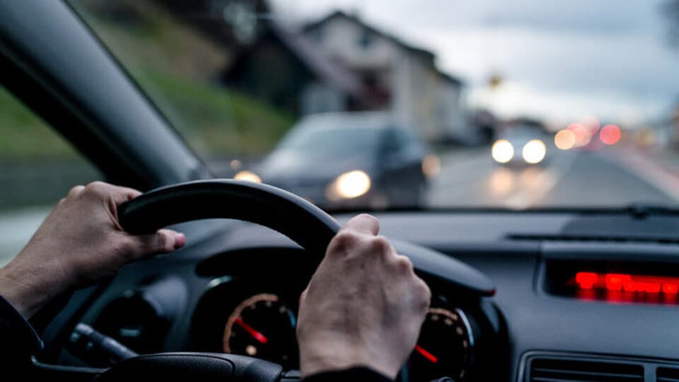 Otoyol Hipnozu Nedir? Direksiyon Başında Nasıl Uyanık Kalınır?