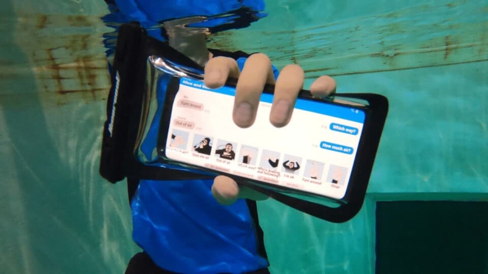 Nihayet! Artık Su Altında Telefonunuza Kısa Mesaj Göndermenin Bir Yolu Var