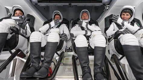 Uzay İstasyonundan Eve Dönen Astronotlar Florida Kıyılarına Sıçradı