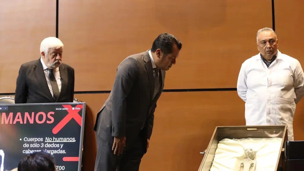 Meksika Kongresinde Sergilenen Bin Yıllık "Uzaylı" Fosillerinin Perde Arkası